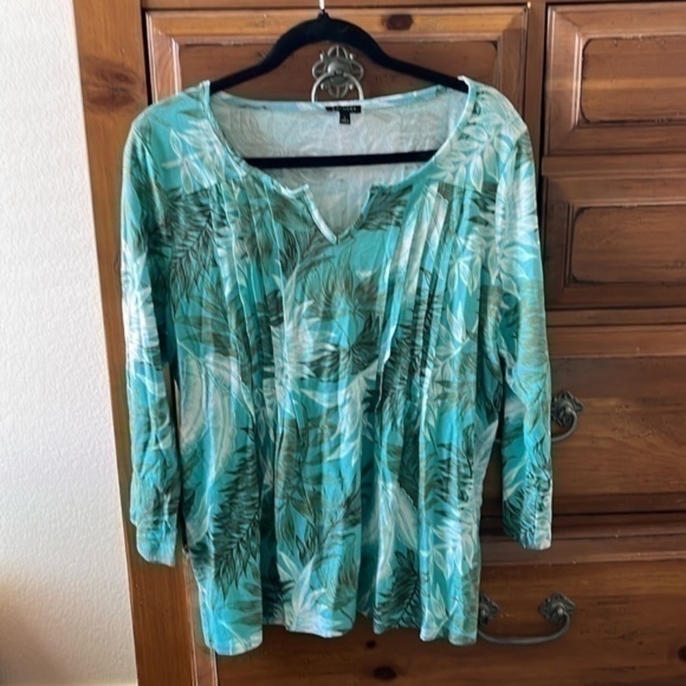 Talbots Green And White Floral Top Size Large NWOT